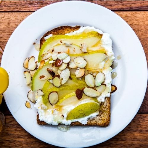 Pear Slices with Ricotta Cheese